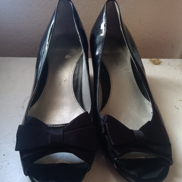 Nordstrom Patent Peep Toe Bow Wedges Heels women sz 5, girls size 3.5 - Picture 1 of 2